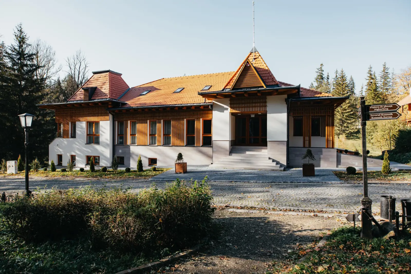 The exterior of Villa Bellini